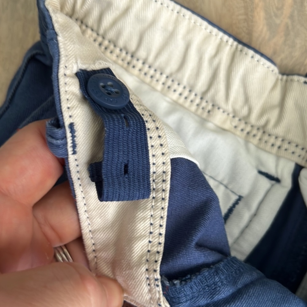 GAP Shorts - Picture 3 of 4